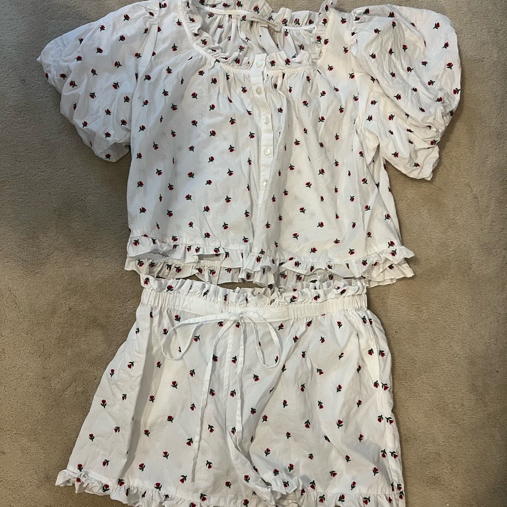 La Maregold White Shorts Set